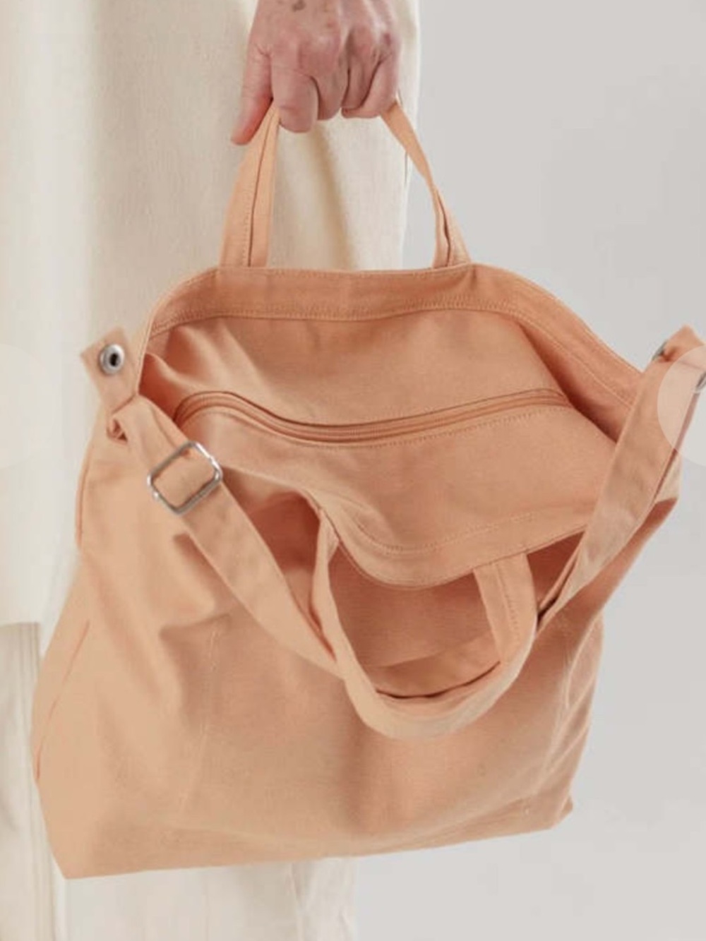 MAKE AN OFFER - BAGGU Horizontal Zip Duck Bag Canvas Tote Bag in Bisque